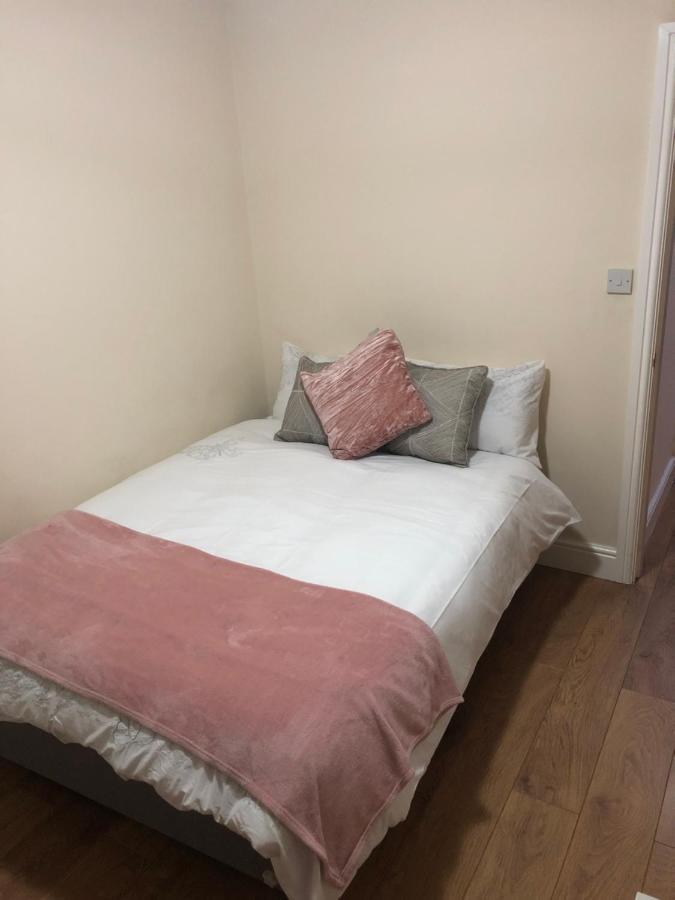 Big Room Rusholme With Tv And Private Bathroom-Parking&Wifi Manchester Eksteriør bilde