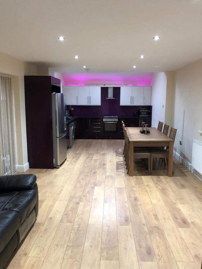 Big Room Rusholme With Tv And Private Bathroom-Parking&Wifi Manchester Eksteriør bilde