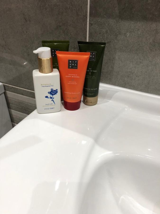 Big Room Rusholme With Tv And Private Bathroom-Parking&Wifi Manchester Eksteriør bilde