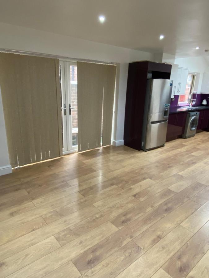 Big Room Rusholme With Tv And Private Bathroom-Parking&Wifi Manchester Eksteriør bilde